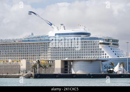 Las Palmas, Gran Canaria, Canary Islands, Spain. 17th September, 2022. Around 3,000 British tourists arrive in Las Palmas on Gran Canaria on cruise ship, Anthem of the Seas, during a cruise from the UK. Passengers will be at sea on the day of the Queen's funeral, with the ship not due back to Southampton until 24th, September. PICTURED: The 41 metre long` North Star` observation capsule, which can carry 14 people, can been seen in operation above the upper deck. Alan Dawson/ Alamy Live News. Stock Photo